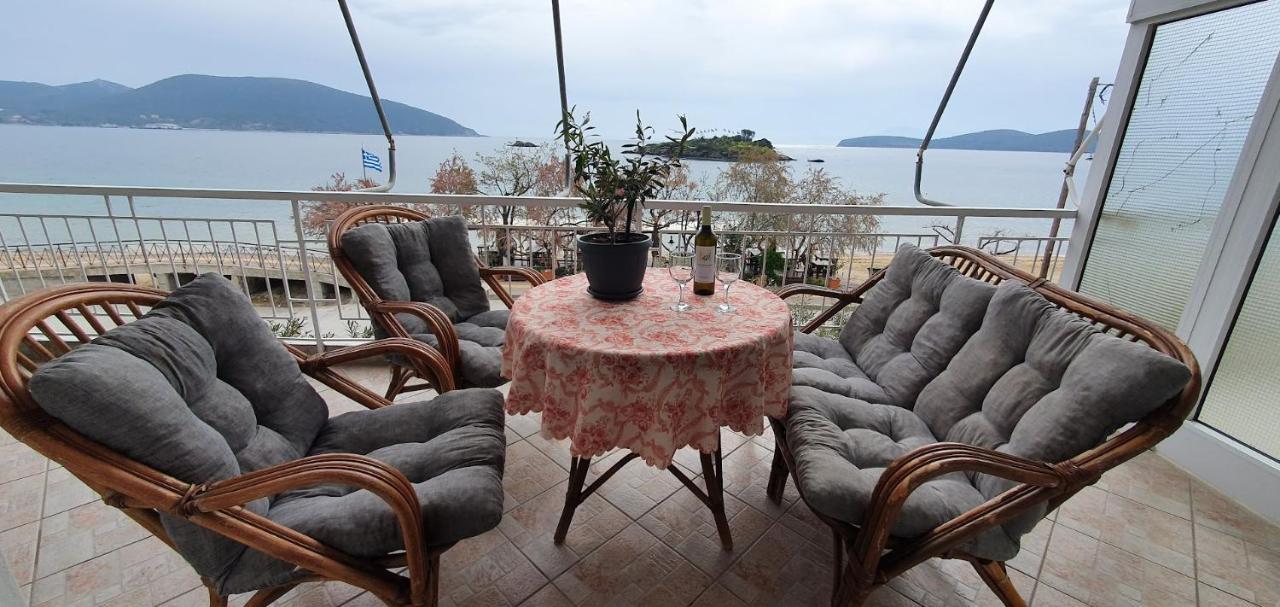 Θέα Μπροστά Στη Θάλασσα Apartamento Néa Péramos Exterior foto